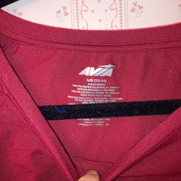 Stylist workout tops in wine red! Multiple sizes available in medium and large. - Picture 4 of 6